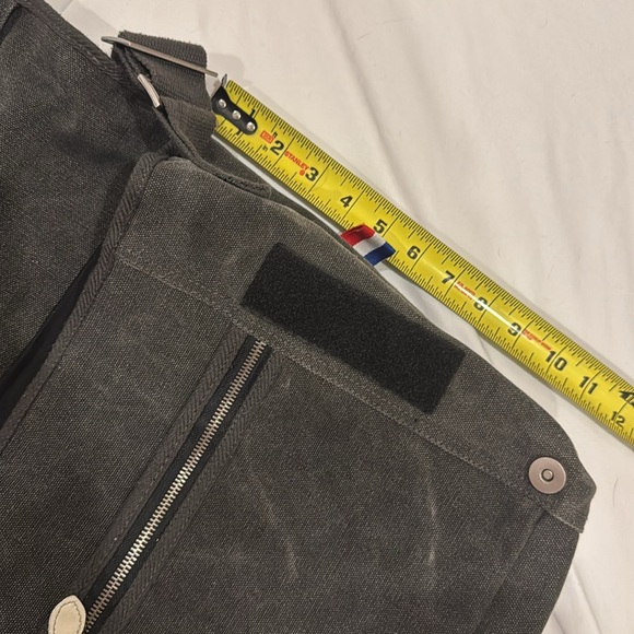 Add your own pictures to this super cool vintage messenger bag. - Picture 12 of 13